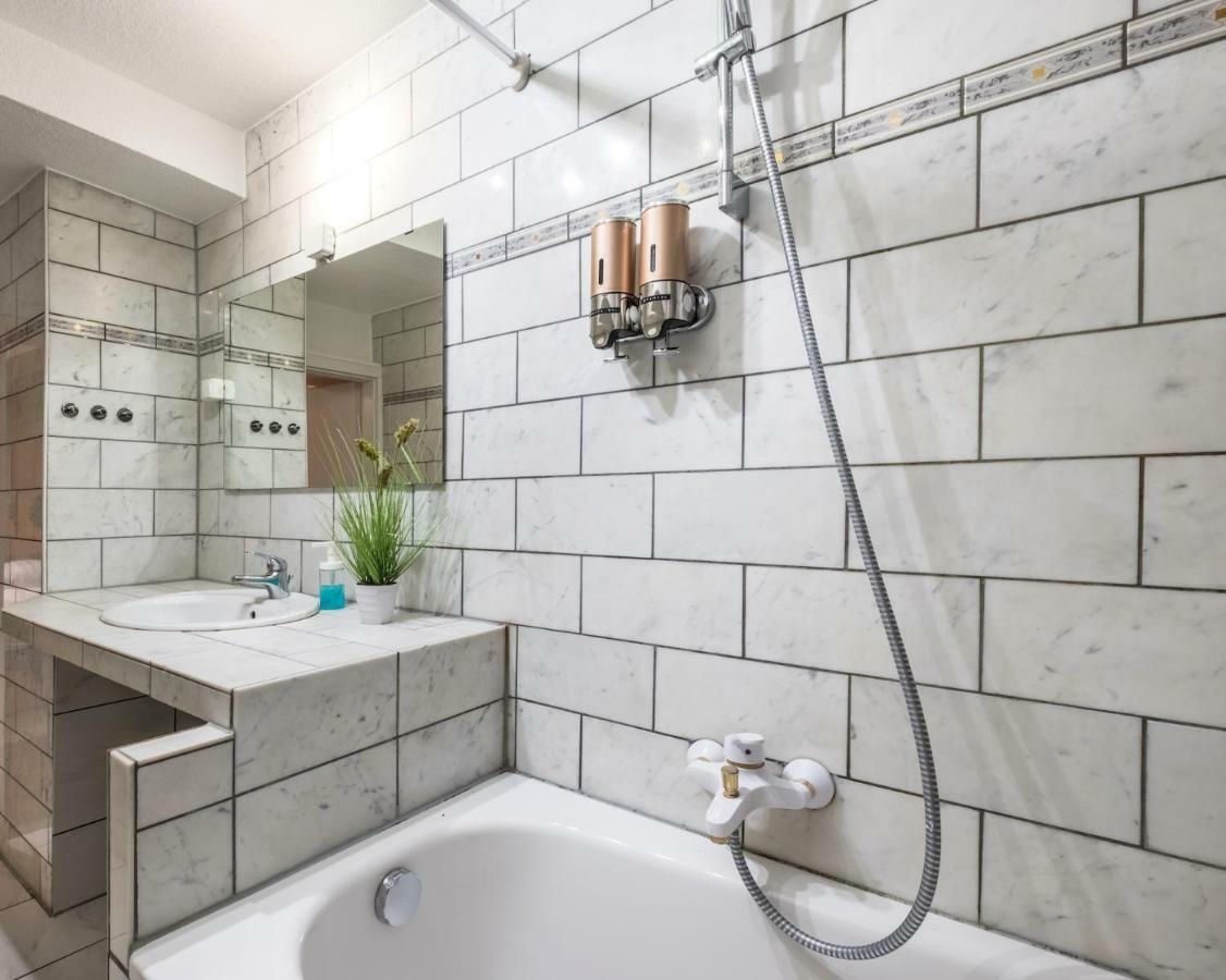 Basement Apartment ケルン エクステリア 写真